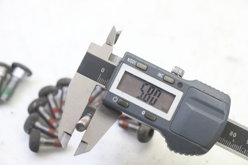 photo de REMSCHIJF BOUT HONDA ST PAN EUROPEAN 1300 (2002 - 2013) - Bevestigingspunten