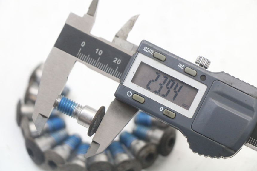 photo de REMSCHIJF BOUT SUZUKI GSR 750 (2011 - 2017) - Zoom op gebruiksstaat