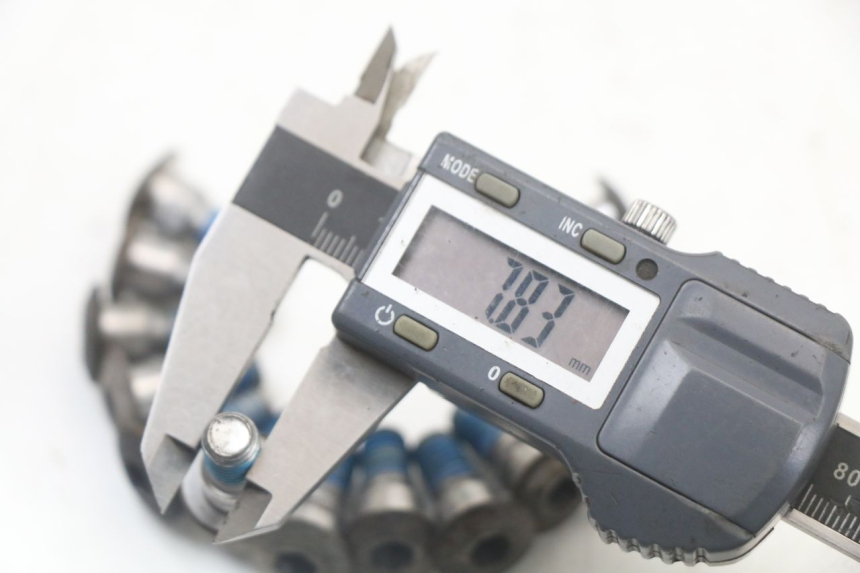 photo de REMSCHIJF BOUT SUZUKI GSR 750 (2011 - 2017) - Andere kijkhoek