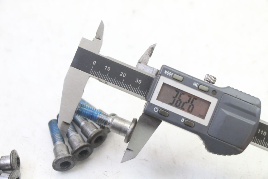 photo de REMSCHIJF BOUT SUZUKI SV S 650 (2003 - 2009) - Detail van het onderdeel